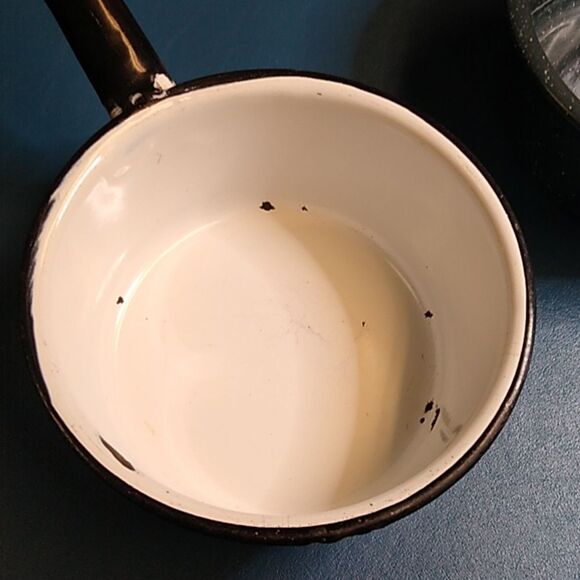 Enamel Saucepan Set - Black and White - Picture 7 of 11